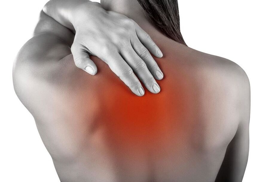 sāpes starp lāpstiņām ar krūšu kurvja osteohondrozi