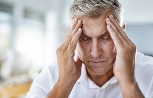 Galvassāpes ar mugurkaula kakla osteohondrozi